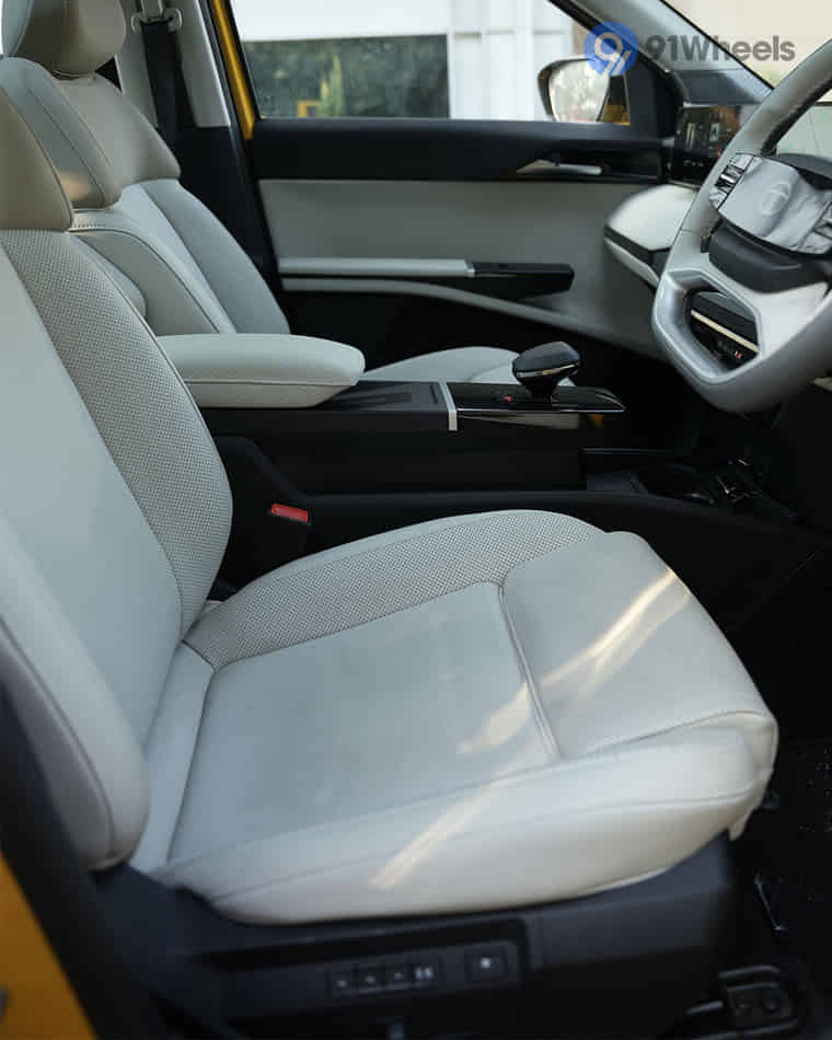 Seats & Cabin Comfort - 3 Seats & Cabin Comfort - 3