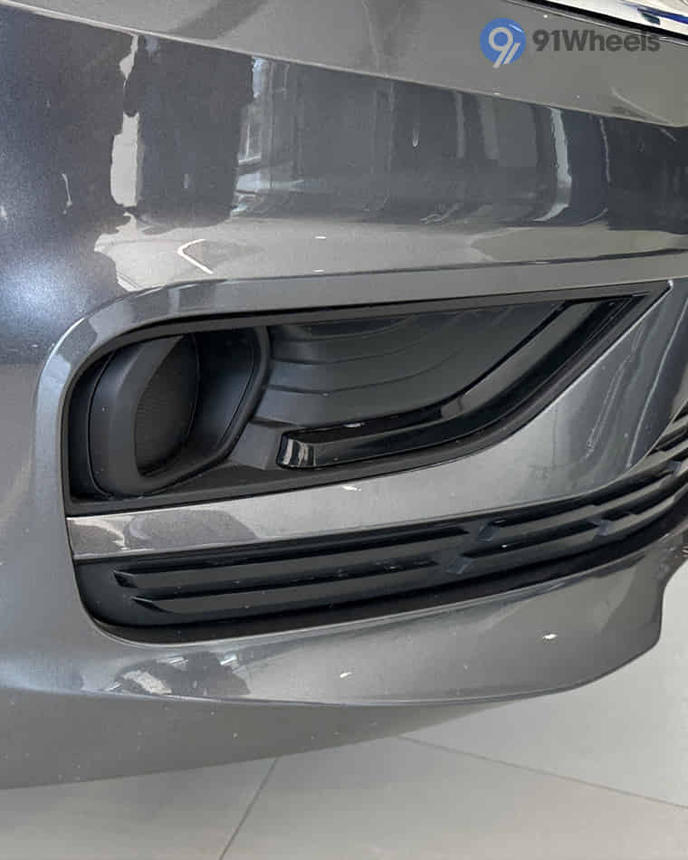 Headlights & Tail-lights - 3 Headlights & Tail-lights - 3