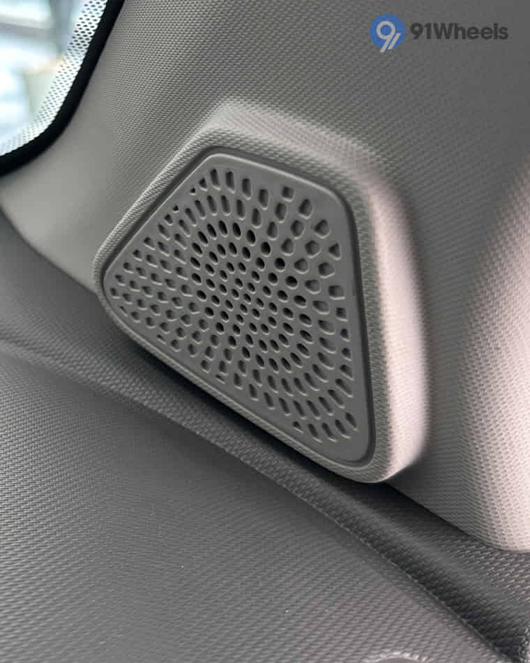 Infotainment & Charging - 2 Infotainment & Charging - 2