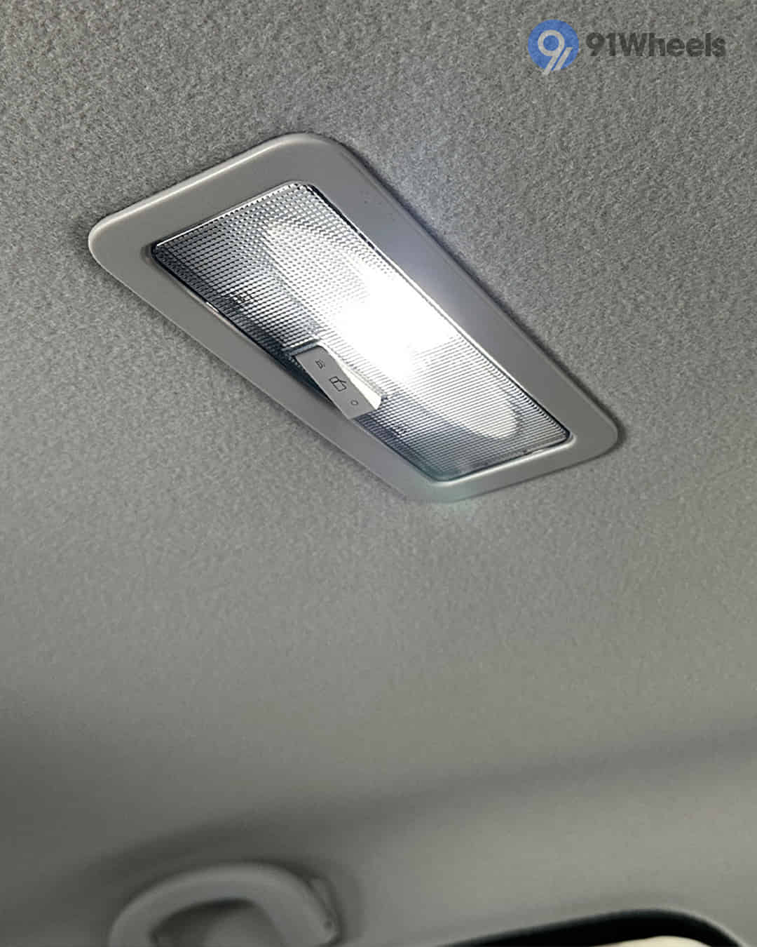 Rear Row Roof Mounted Cabin Lamps Rear Row Roof Mounted Cabin Lamps