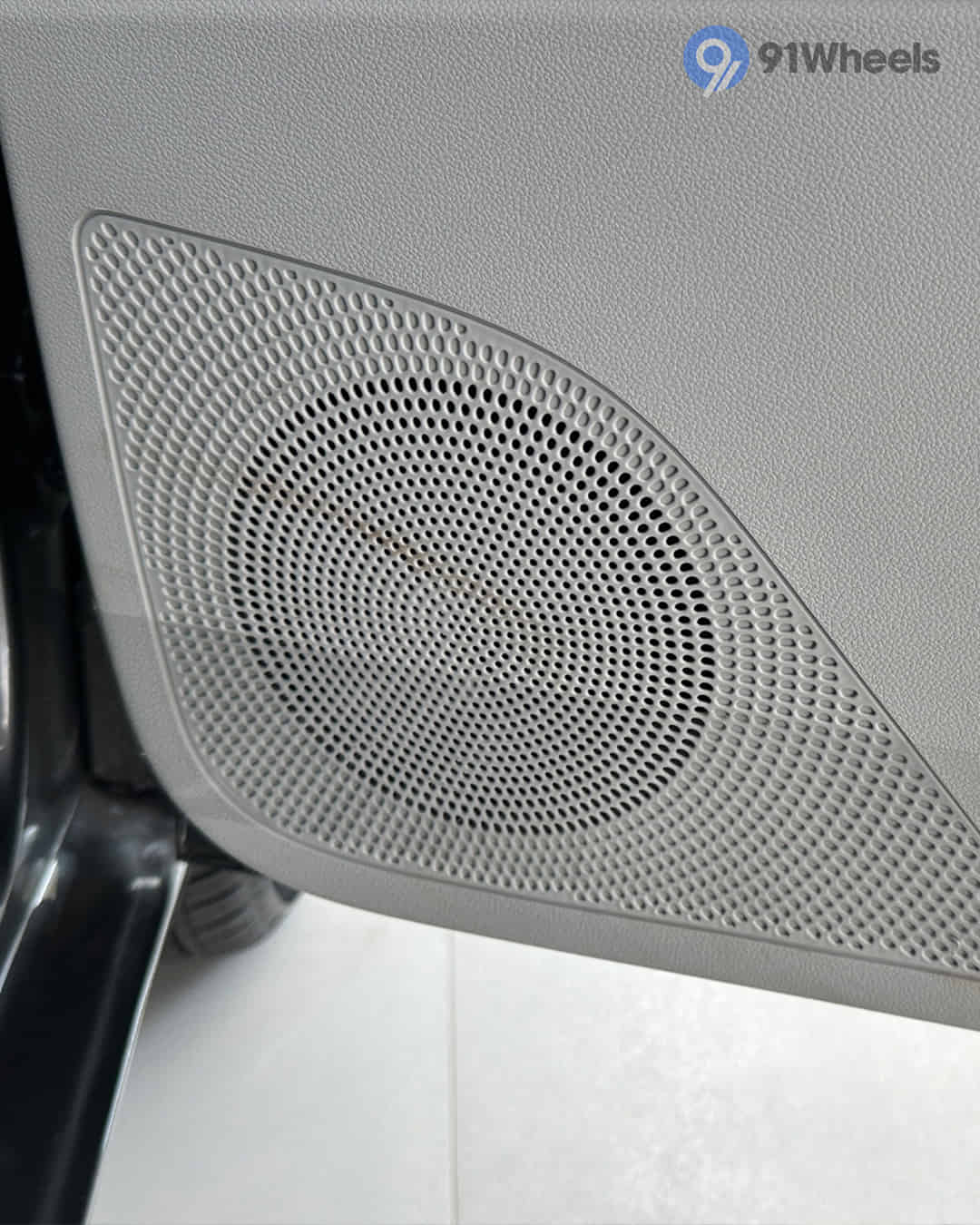 Rear Speakers Rear Speakers