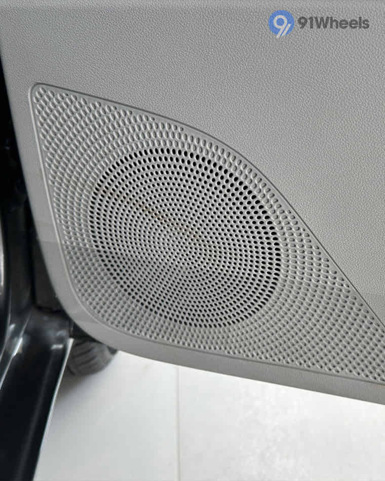 Infotainment & Charging - 1 Infotainment & Charging - 1