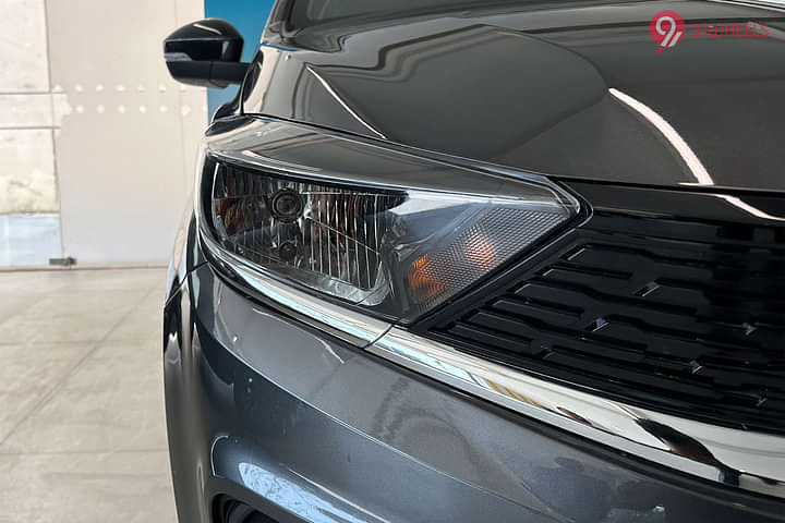 Tata Tiago CNG Headlight