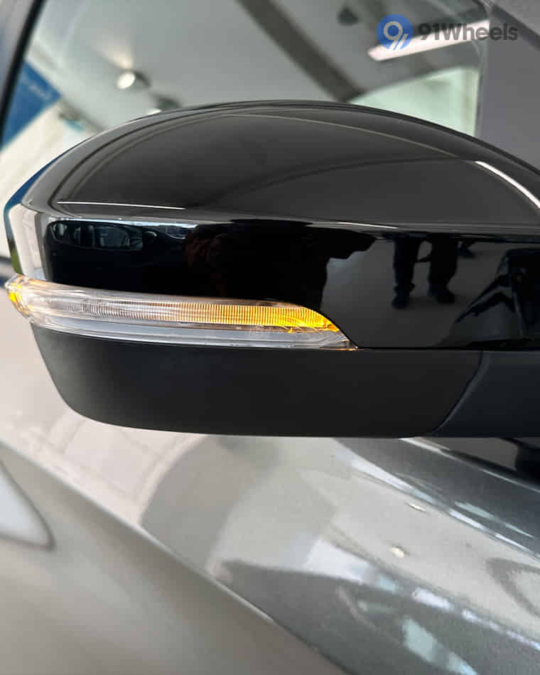 Headlights & Tail-lights - 4 Headlights & Tail-lights - 4