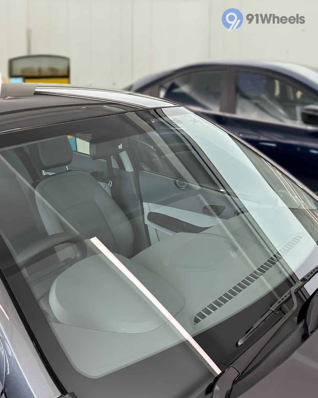 Front Windshield / Windscreen Front Windshield / Windscreen