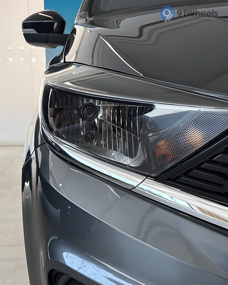 Headlights & Tail-lights - 7 Headlights & Tail-lights - 7