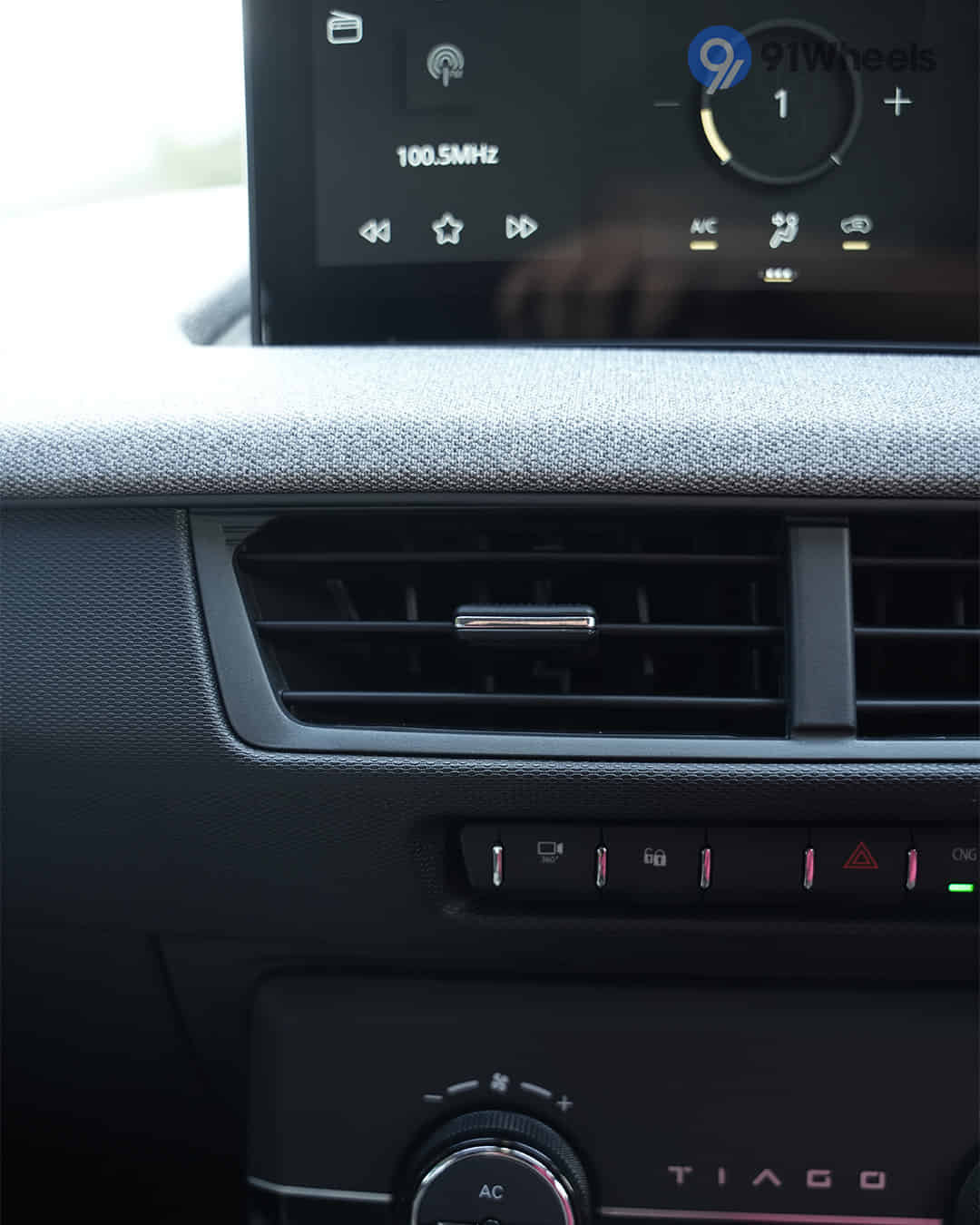 Front Centre Air Vents Front Centre Air Vents