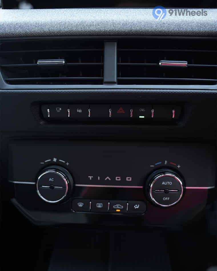 Dashboard & Front Cabin - 7 Dashboard & Front Cabin - 7