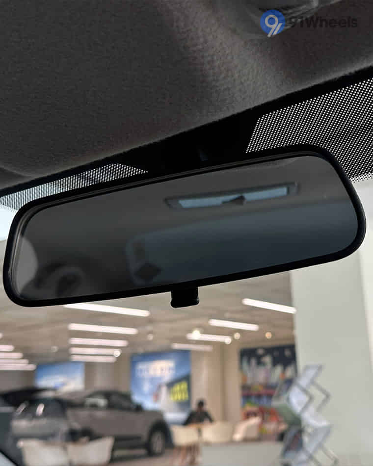 Dashboard & Front Cabin - 54 Dashboard & Front Cabin - 54