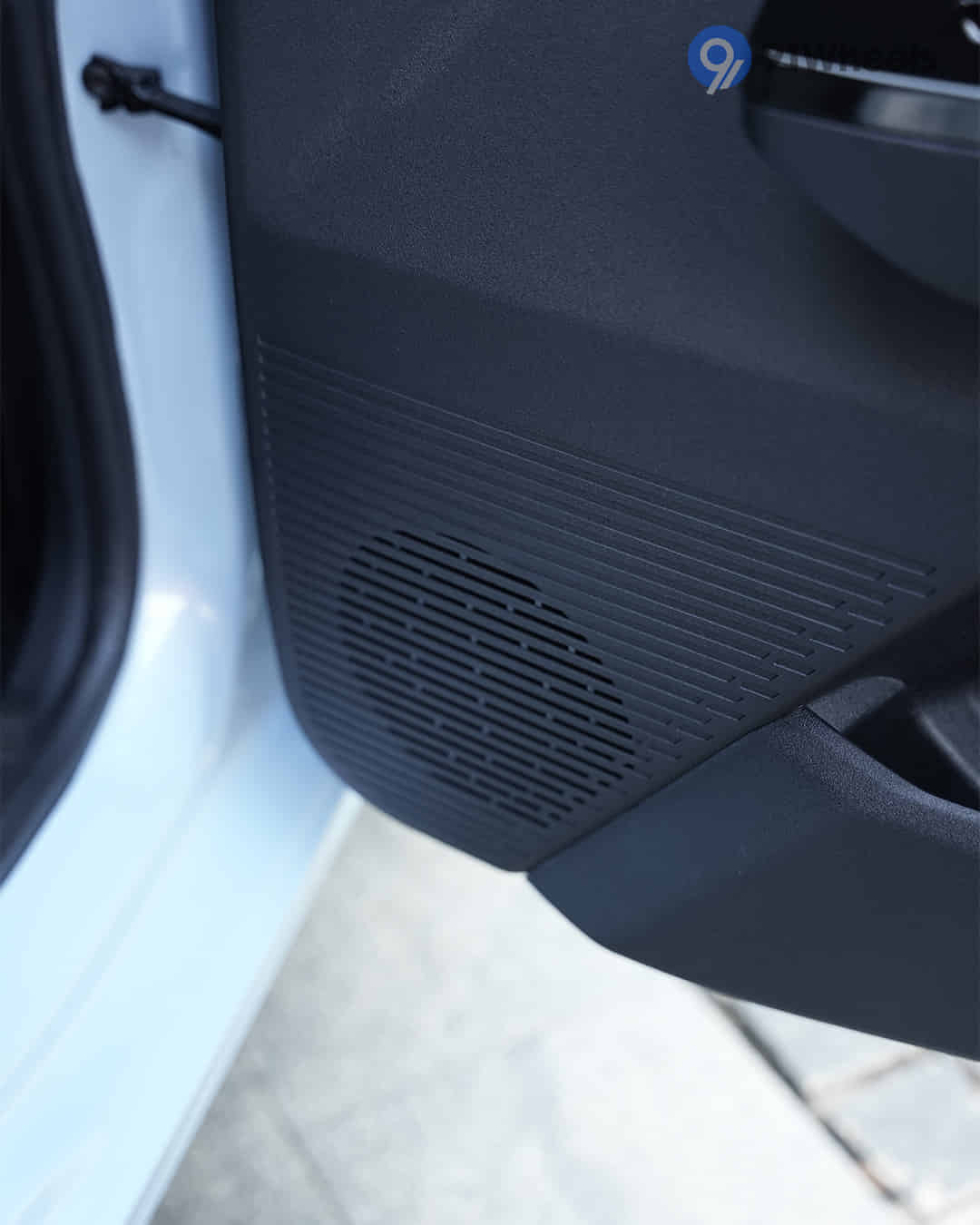 Rear Speakers Rear Speakers
