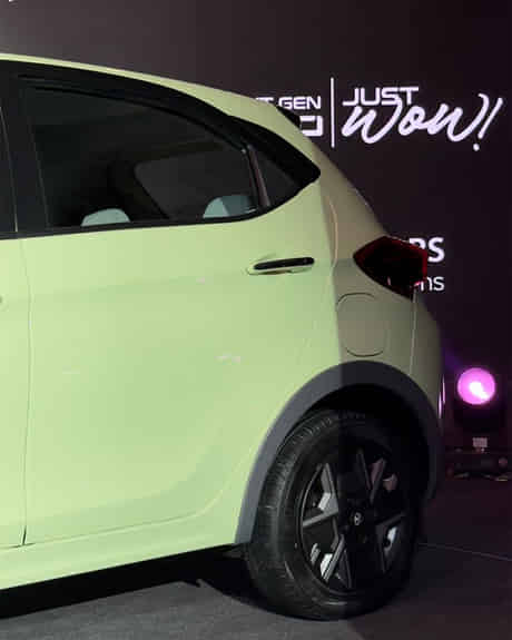 Tiago EV Rear Quarter Glass