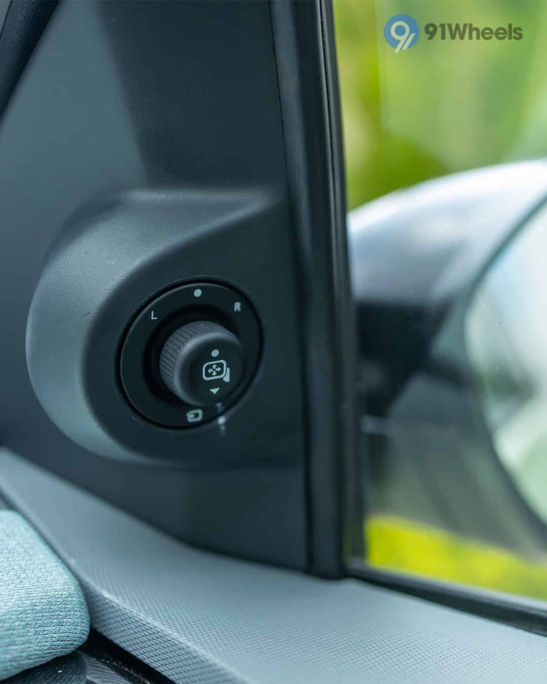 Outer Rear View Mirror (ORVM) Controls Outer Rear View Mirror (ORVM) Controls