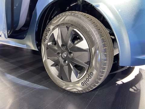Tata Tiago EV 24 kWh XZ+ Tech LUX (7.2 kW AC) Wheel