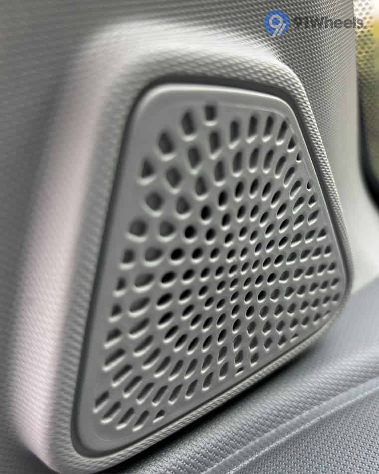 Infotainment & Charging - 3