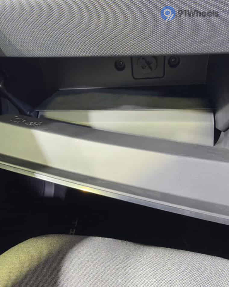 Dashboard & Front Cabin - 7 Dashboard & Front Cabin - 7
