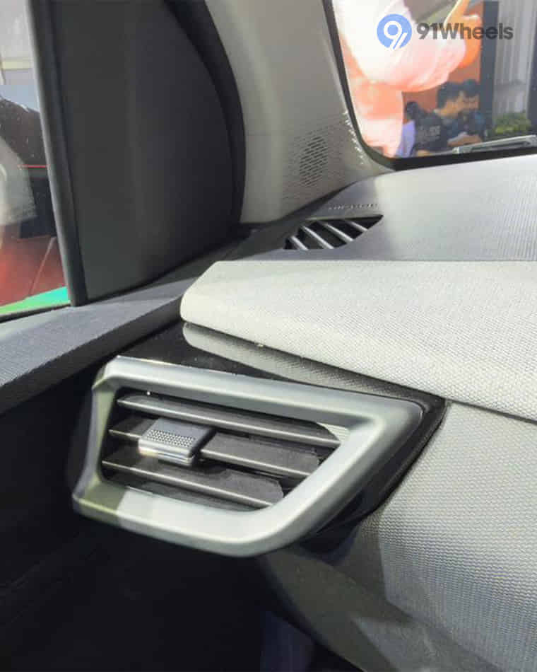 Dashboard & Front Cabin - 4 Dashboard & Front Cabin - 4