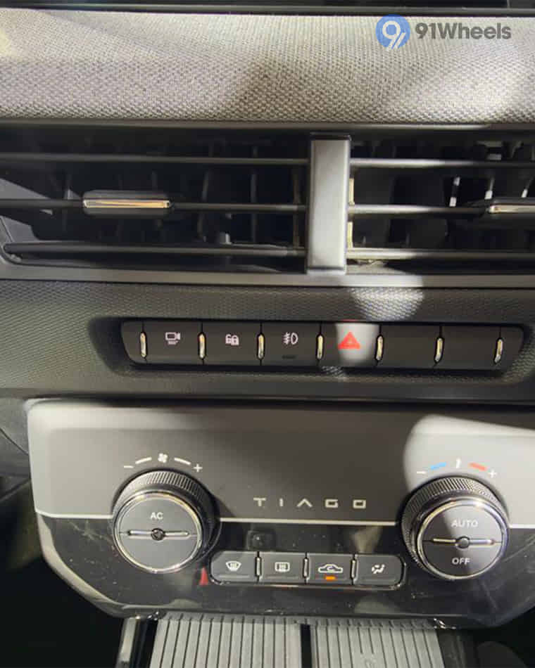 Dashboard & Front Cabin - 5 Dashboard & Front Cabin - 5