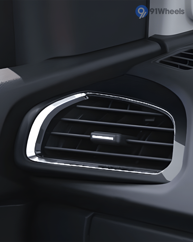 Dashboard & Front Cabin - 3