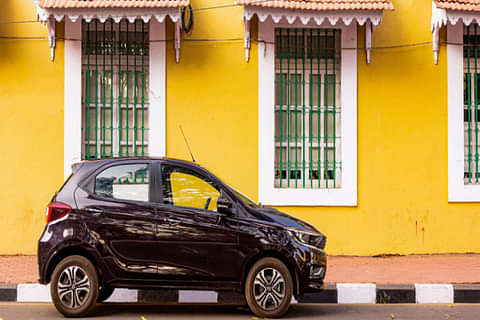 Tata Tiago 1.2 Petrol XZ+ Dual Tone Roof Right Side View