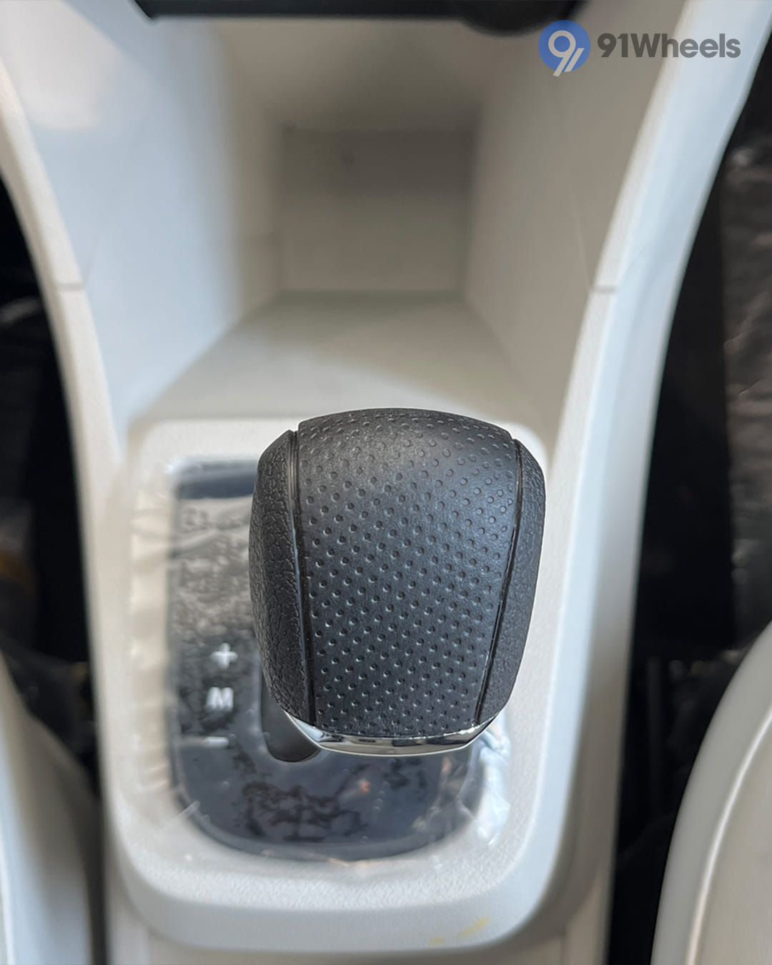 Dashboard & Front Cabin - 4