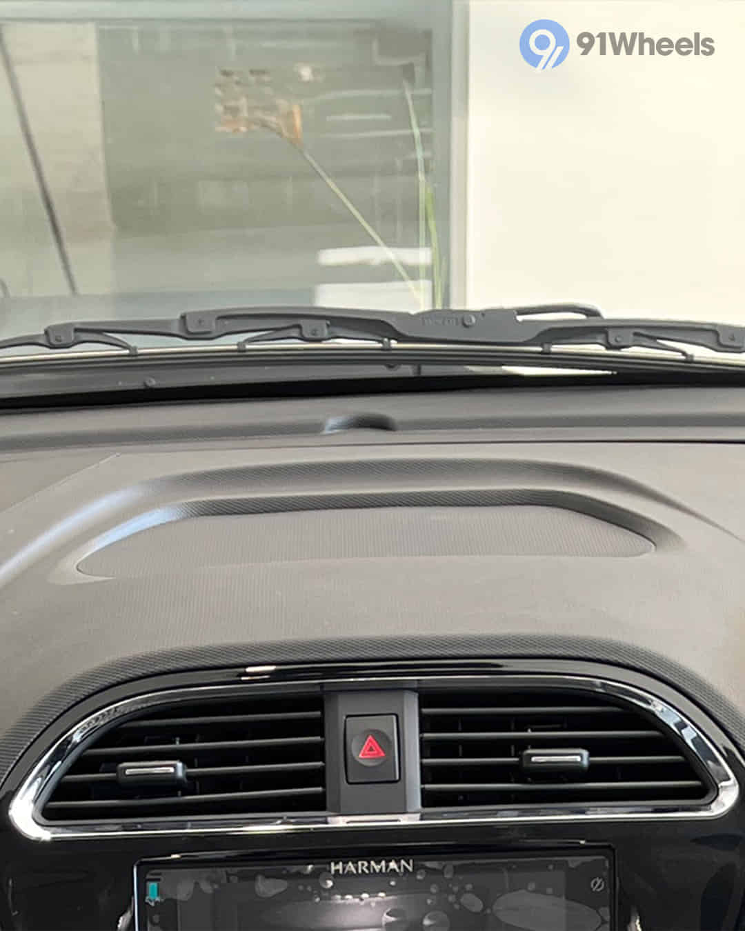 Front Centre Air Vents