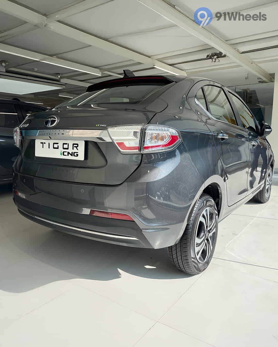 Right Rear Three Quarter