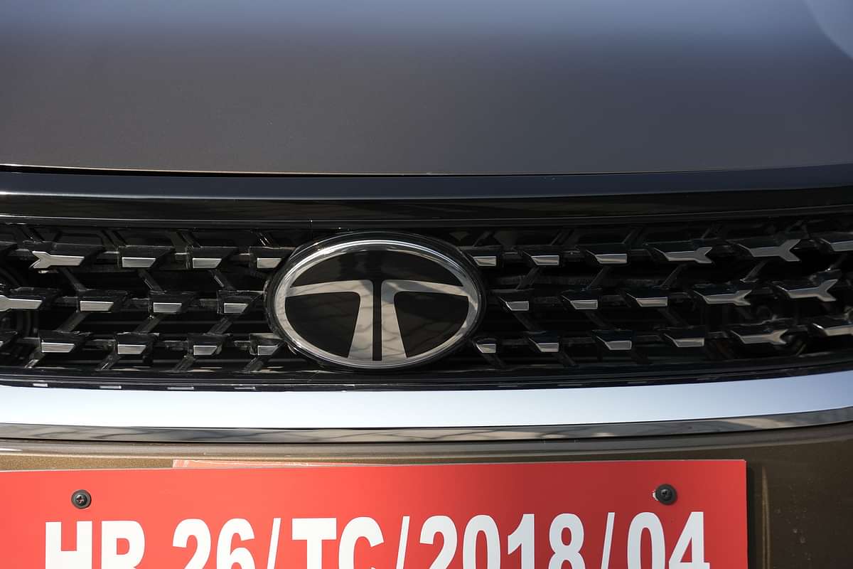 Tata Tigor CNG front badge