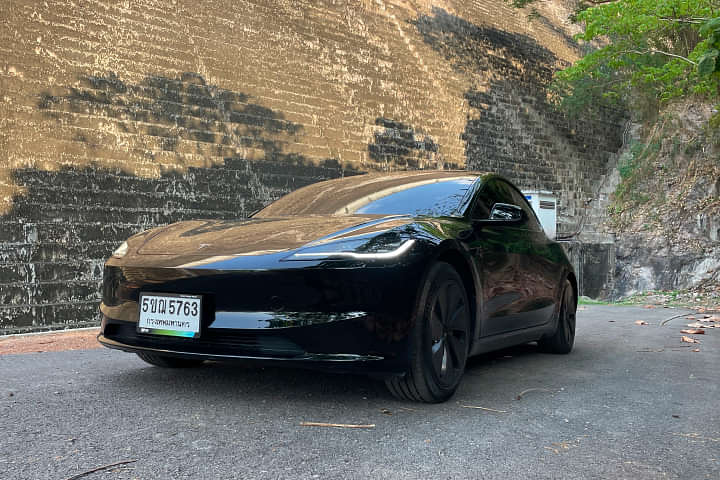 Tesla Model 3 Left Front Three Quarter