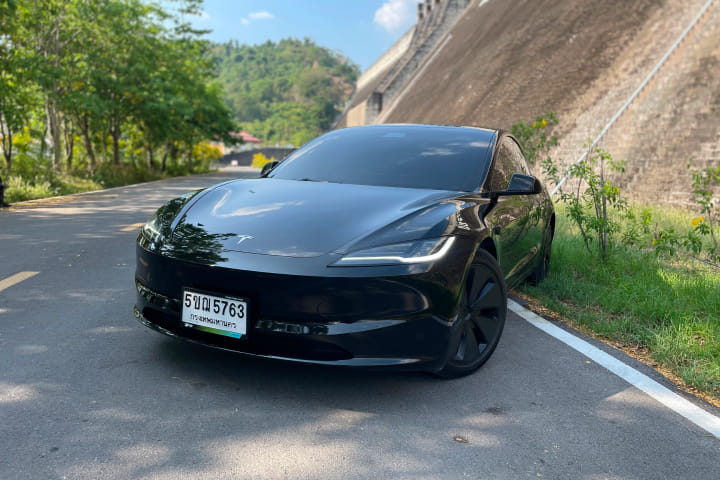 Tesla Model 3 Left Front Three Quarter