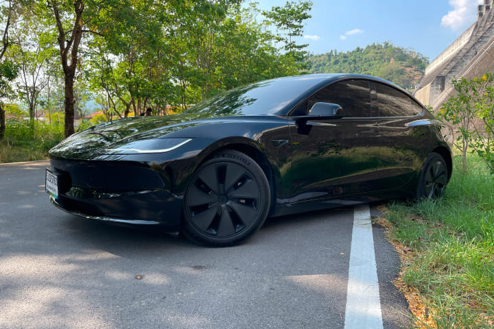 Tesla Model 3 Left Front Three Quarter