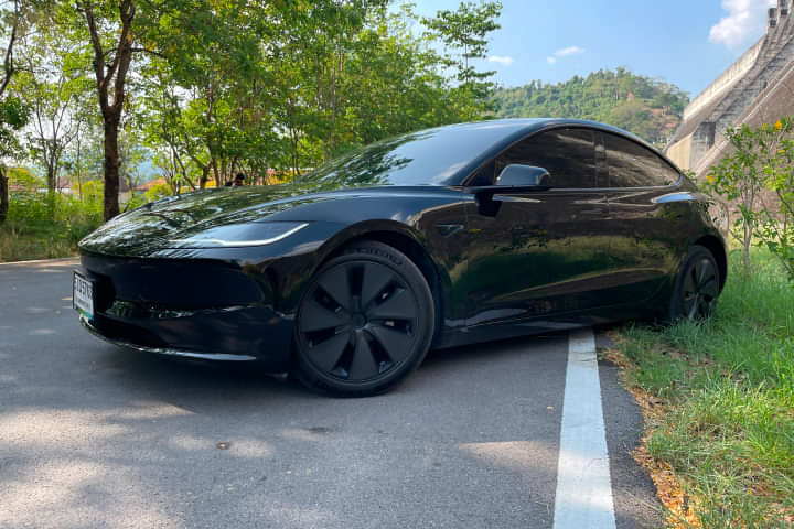 Tesla Model 3 Left Front Three Quarter