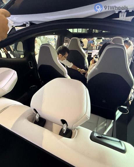 Model Y Premium Rear Headrests