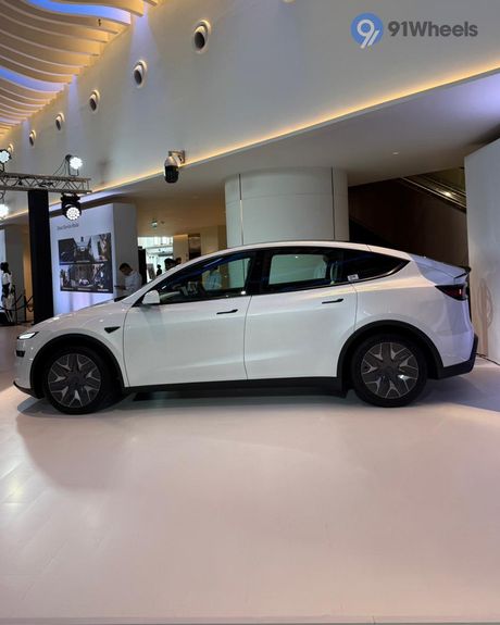 Model Y Premium Side Glass Housing