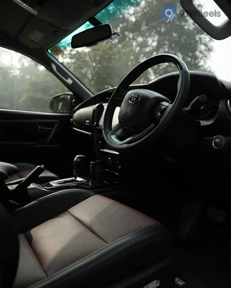 Dashboard & Front Cabin - 17