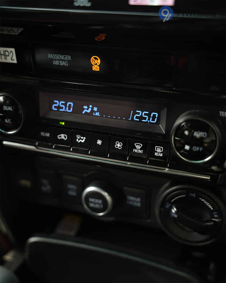 Dashboard & Front Cabin - 12