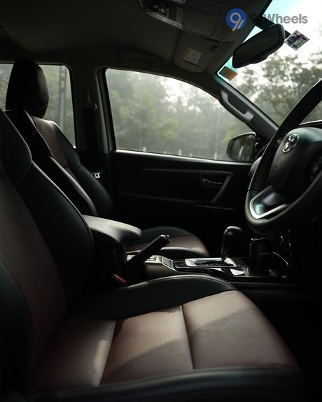Fortuner Legender Front Row Seats