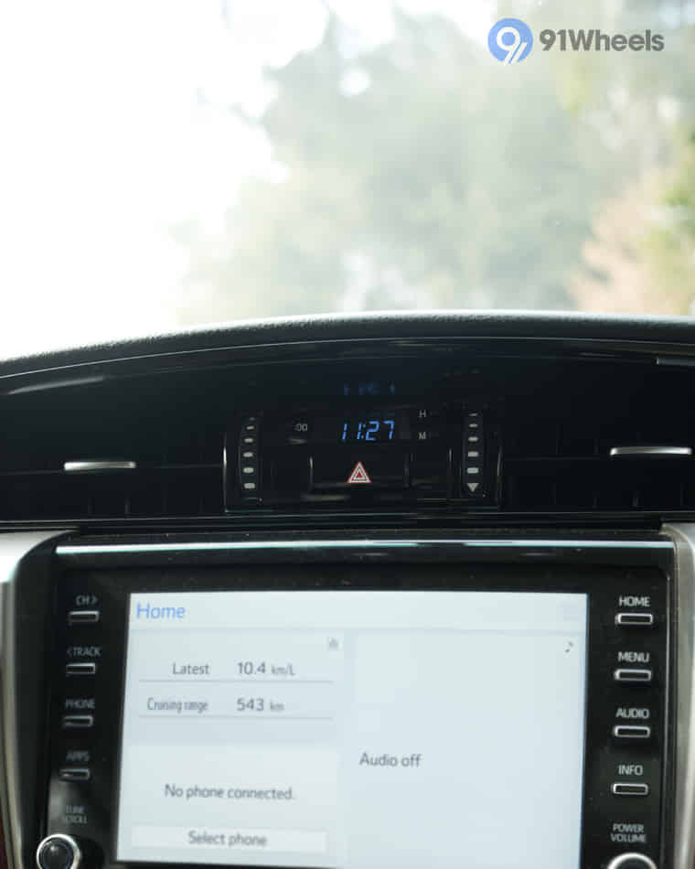 Dashboard & Front Cabin - 4