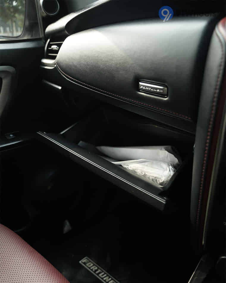 Dashboard & Front Cabin - 18