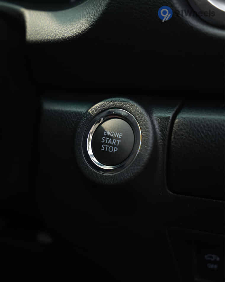 Dashboard & Front Cabin - 15