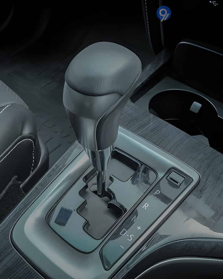 Dashboard & Front Cabin - 10