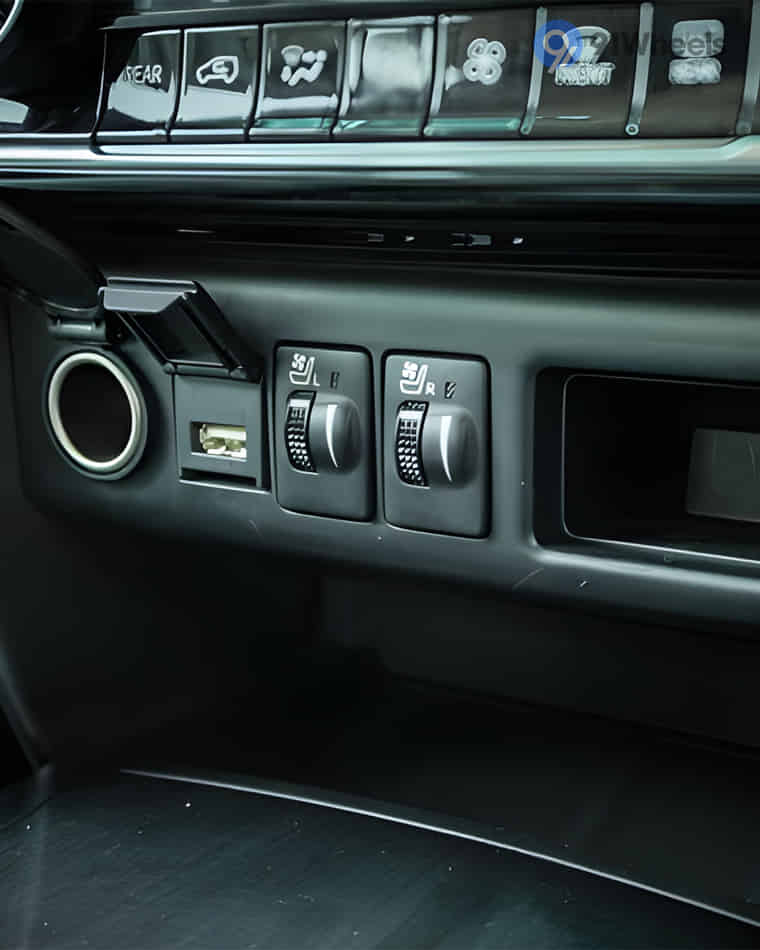 Dashboard & Front Cabin - 1