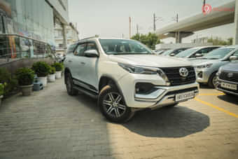 Toyota Fortuner Right Front Three Quarter Toyota Fortuner Right Front Three Quarter