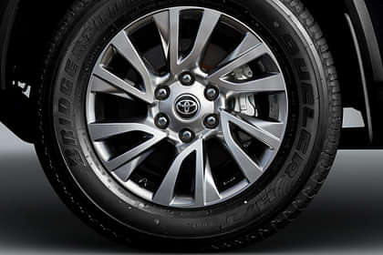 Toyota Fortuner (2.8L) 4x2 AT Leader Edition Wheel