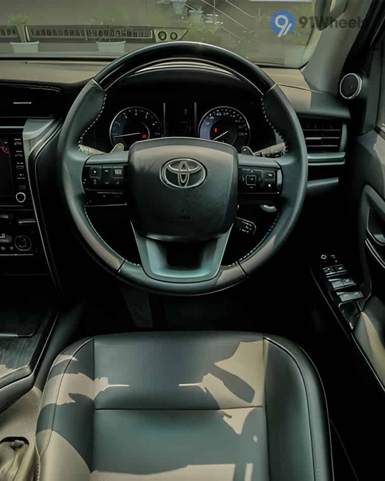 Dashboard & Front Cabin - 3