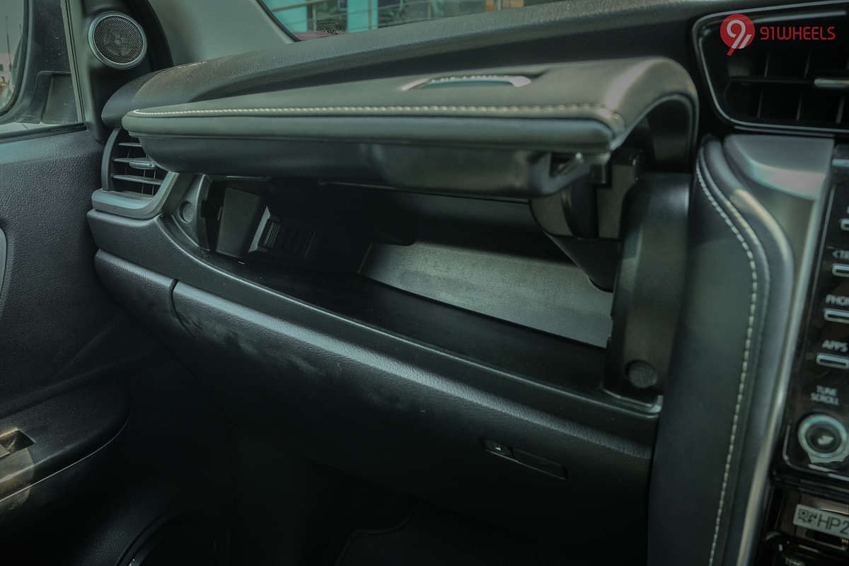 Toyota Fortuner Central Dashboard - Top Storage/Speaker