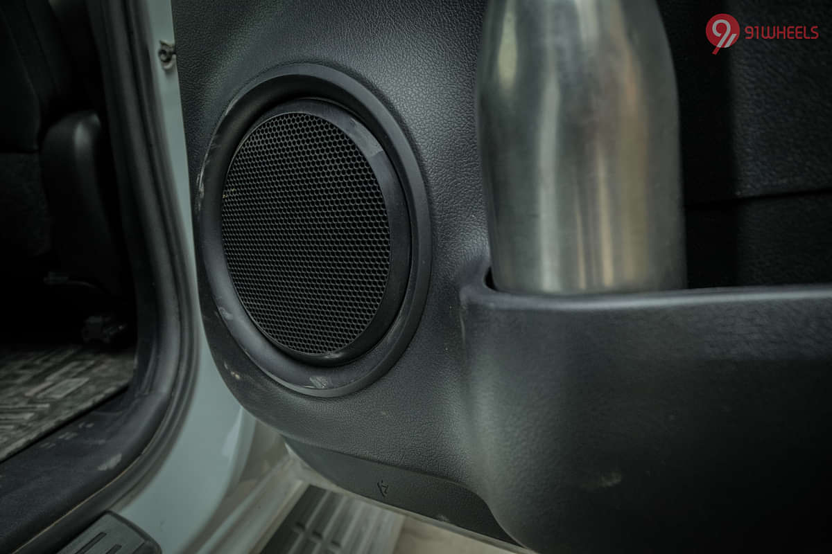 Toyota Fortuner Rear Speakers