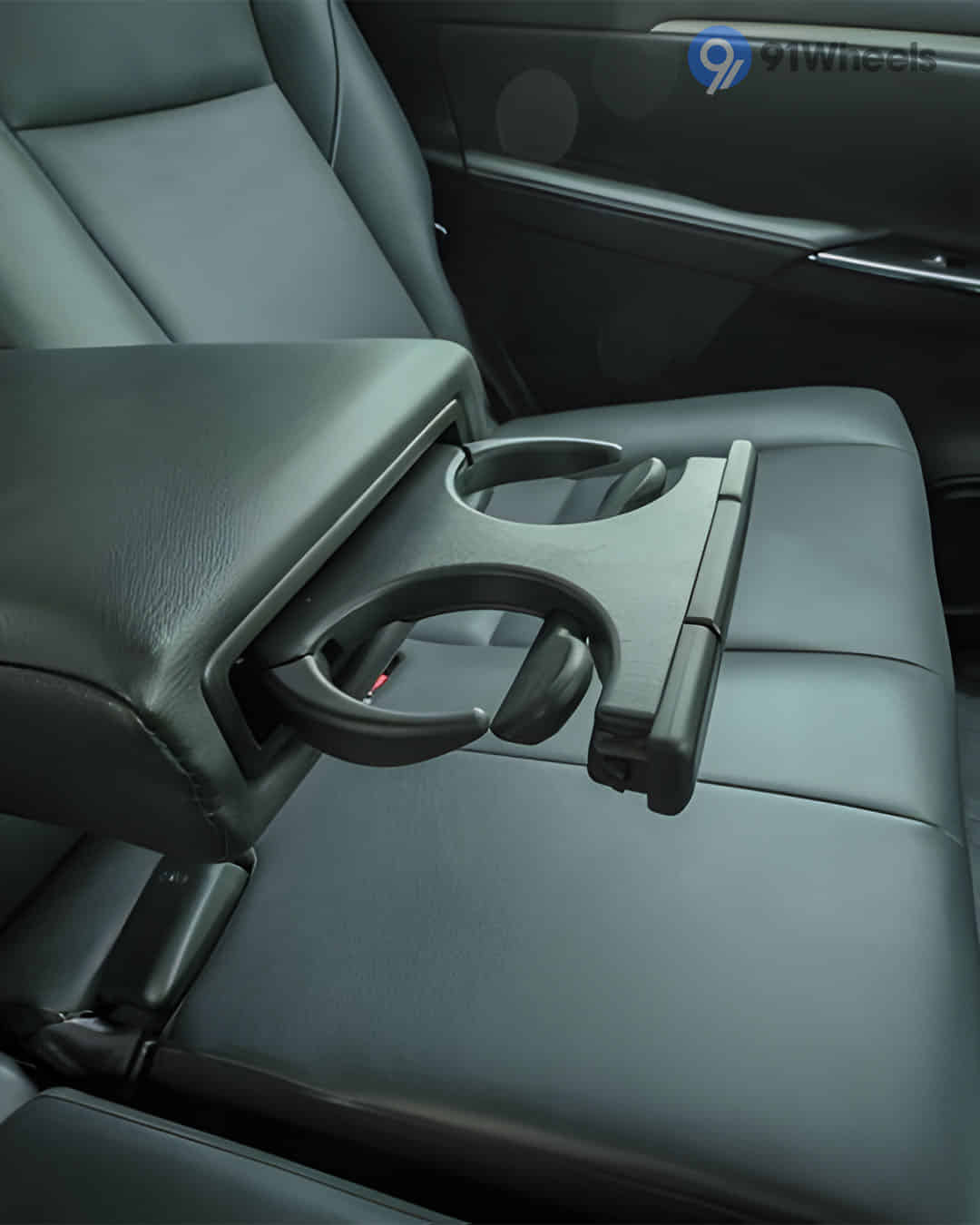 Rear Centre Arm Rest