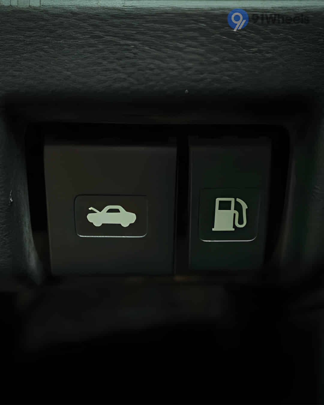 Boot Release Lever / Fuel Lid Release Lever Boot Release Lever / Fuel Lid Release Lever