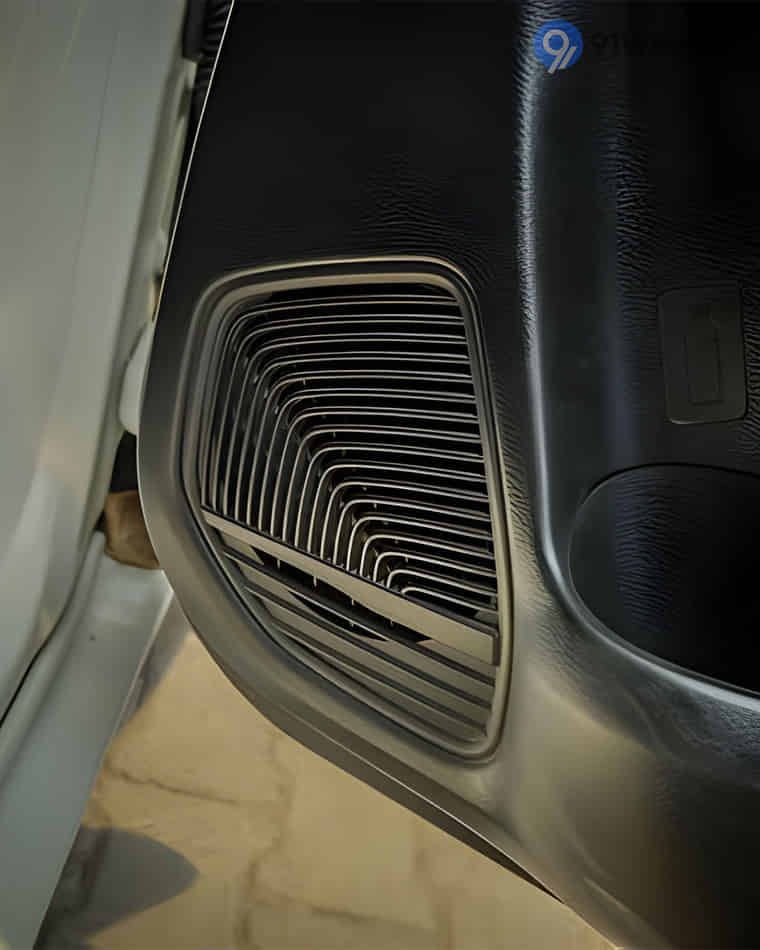 Infotainment & Charging - 1 Infotainment & Charging - 1