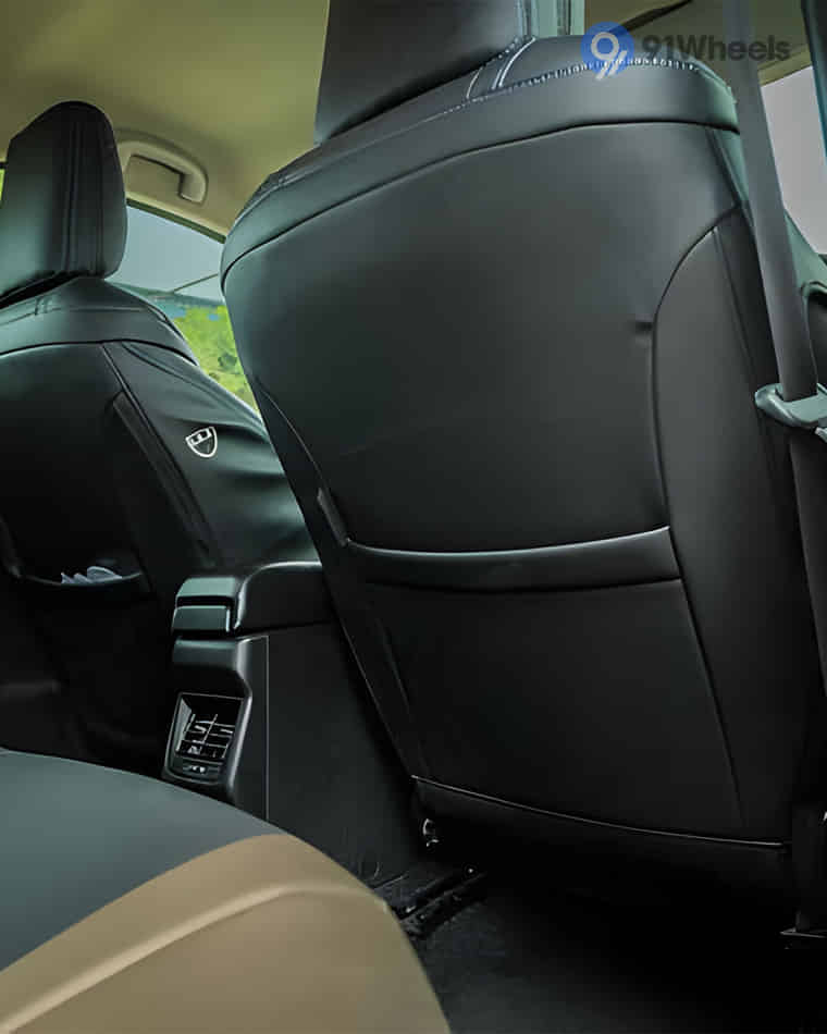 Seats & Cabin Comfort - 3 Seats & Cabin Comfort - 3